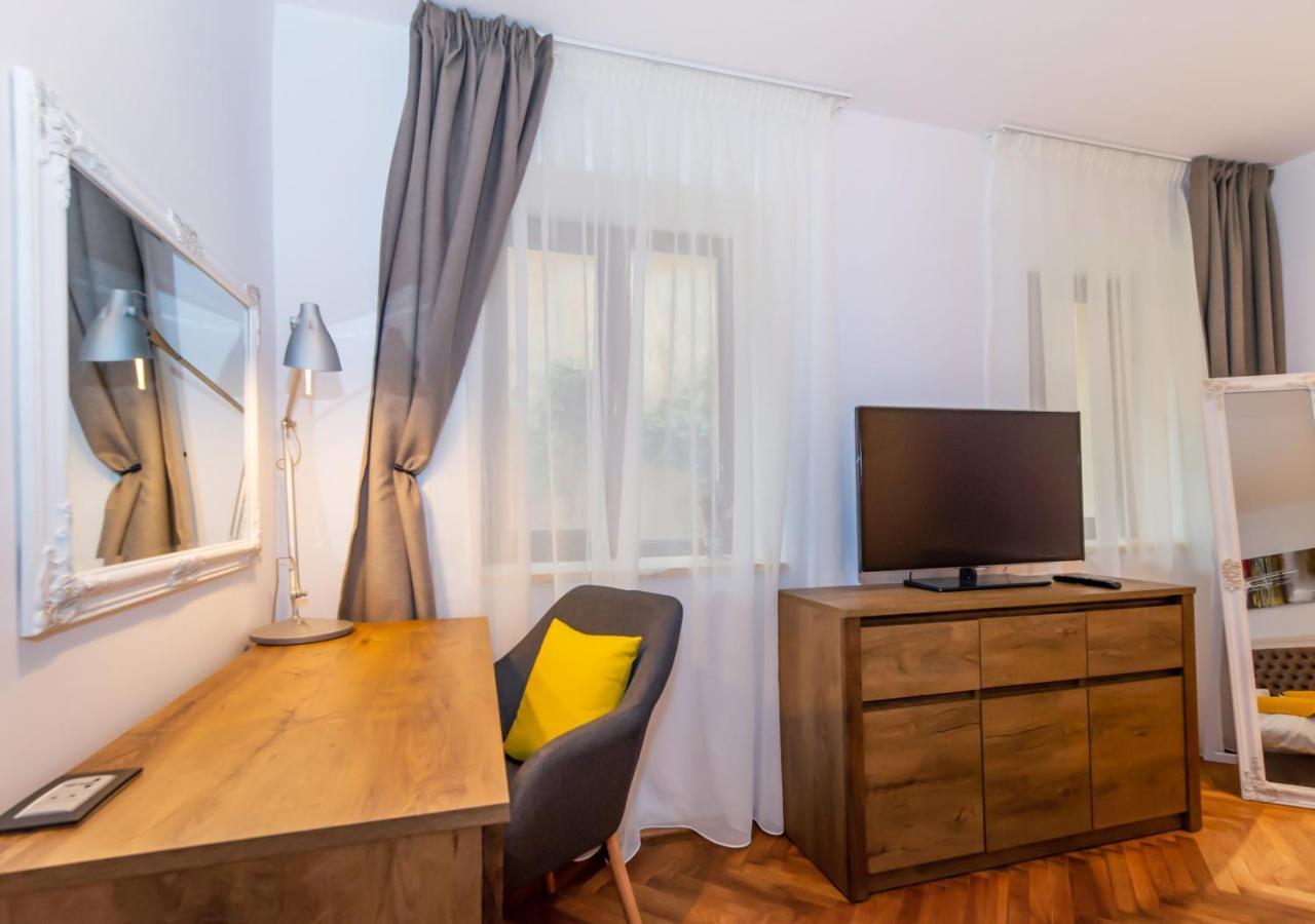 Elk Apartment